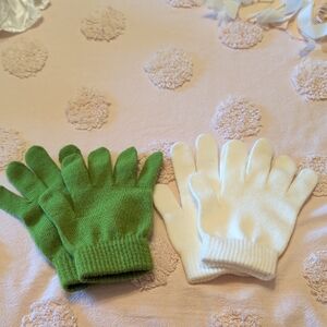 Women's Gloves (2 Pr.) In Vibrant Green & Winter White